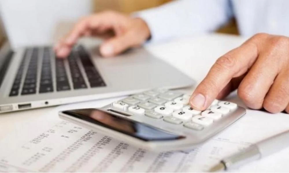 Οι 13 αλλαγές στις νέες εισφορές για επαγγελματίες, επιστήμονες και αγρότες